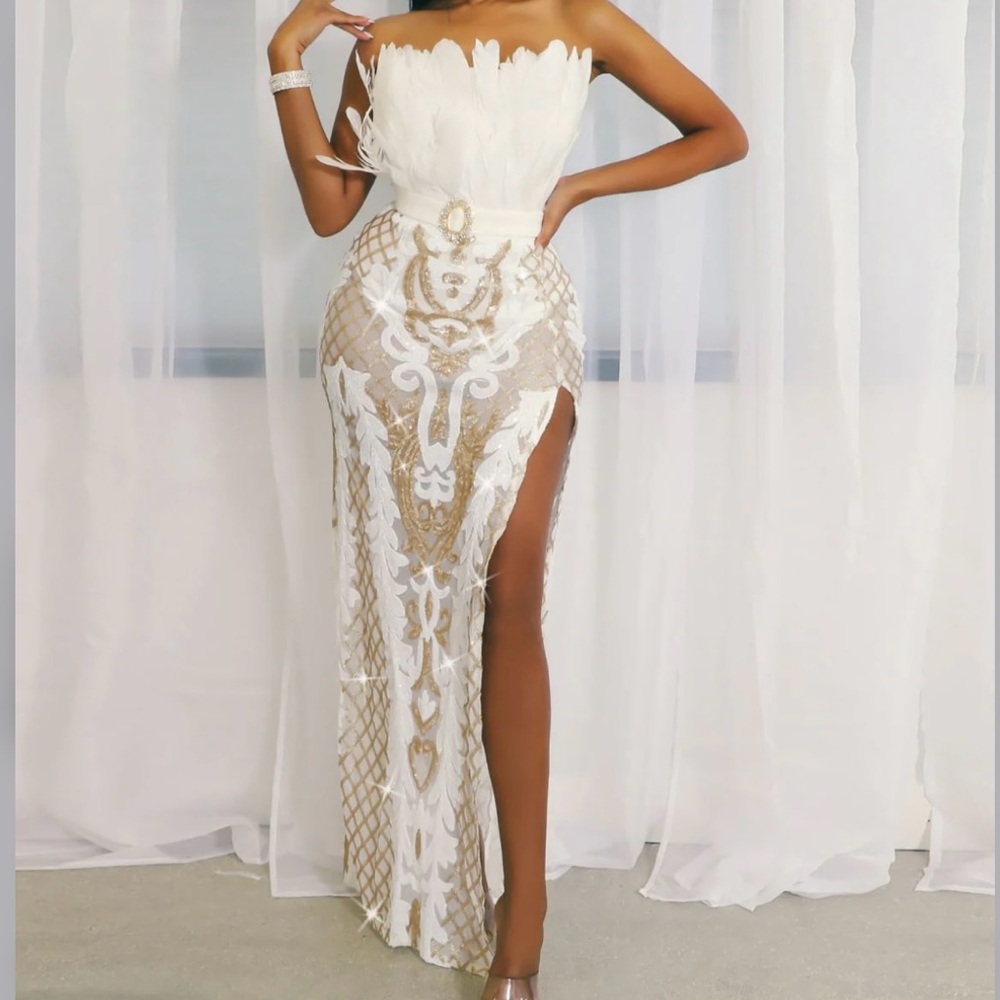 Stunning dress. Comes without tag.
